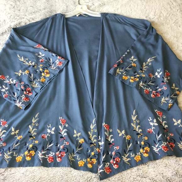 A Beautiful soul embroidered kimono/duster plus 2X - Picture 7 of 15